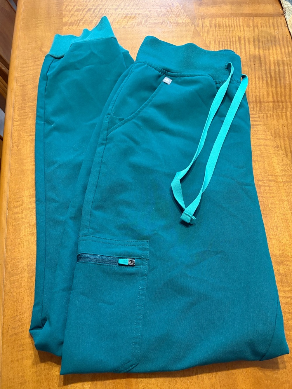 FIGS Hunter Green scrub bottom in Small/Tall